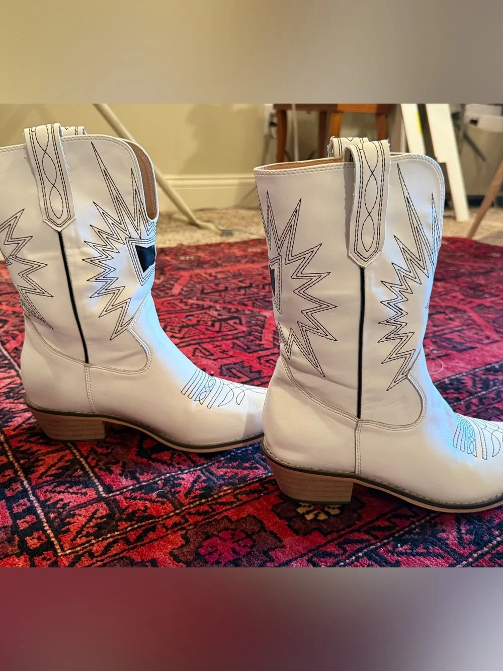 Western Cowboy Boots White with Black Embroidery Pointed Toe Block Heel Sz 7.5